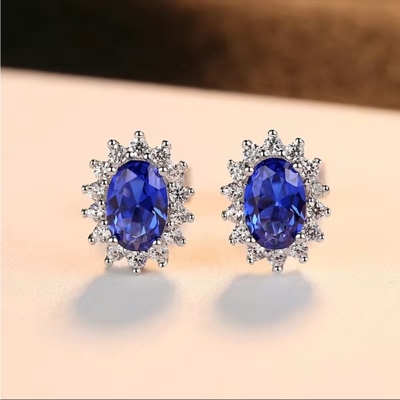 New Gorgeous 925 Silver Sapphire Stud Earrings - Picture 8 of 9